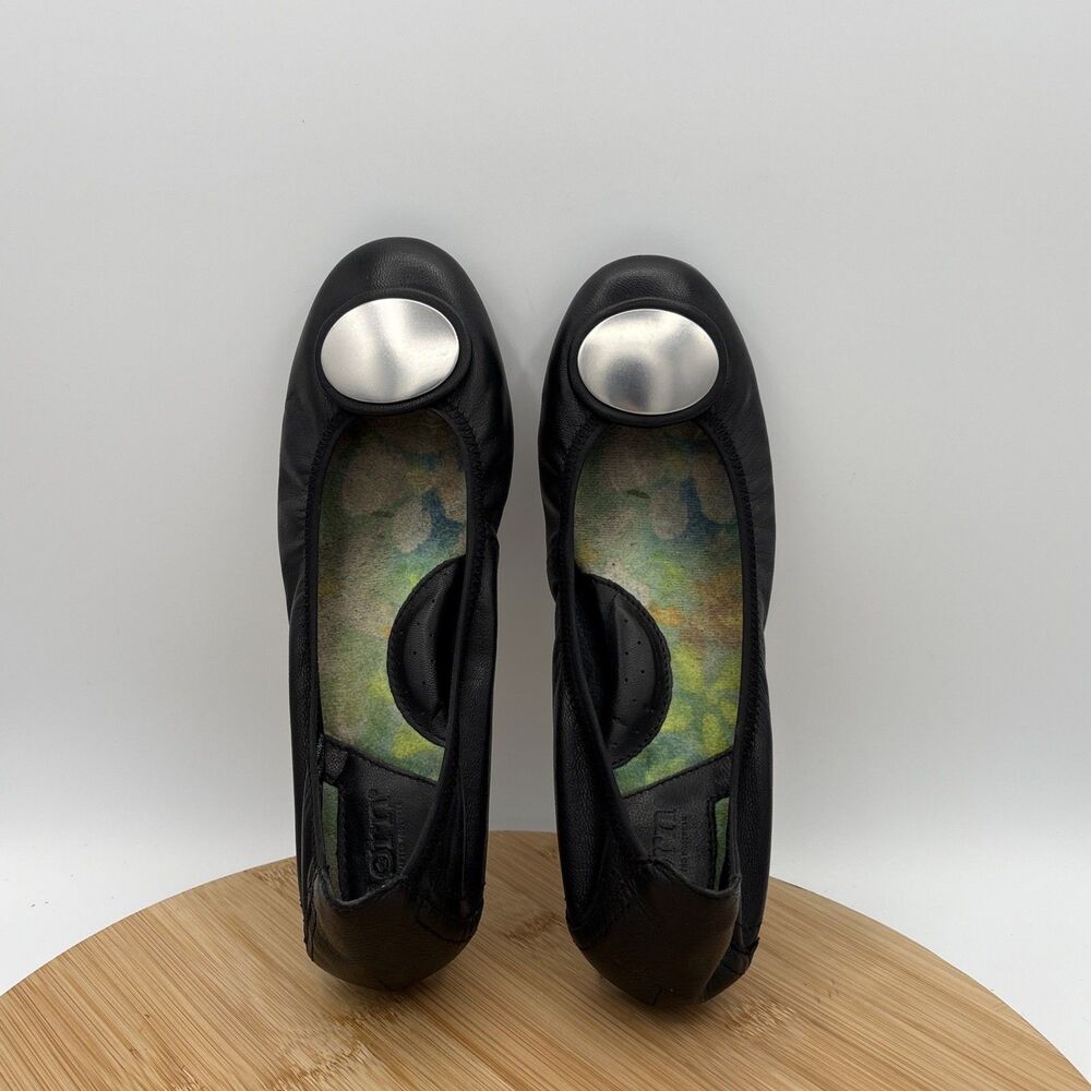 Born Ballet Flats Womens 8 Black Leather Comfort Round Toe Silver Tone Medallion